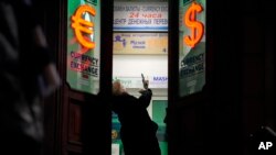 Юлія Зіскіна: «Поки Росія грабує Україну, порушуючи майже всі принципи міжнародного права та основ людської моралі, Захід, як здається, більше стурбований захистом російських активів, ніж використанням цих активів для захисту України. Ми, по суті, найкращі банкіри Путіна».