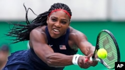 L'Américaine Serena Williams contre l'Australienne Daria Gavrilova, à Rio de Janeiro, le 7 août 2016.