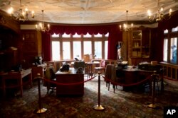 یک نمایشگاه از کتابخانه‌ای در پارک بلچلی، که الن تورینگ، پدر علوم کامپیوتر و هوش مصنوعی و رمزشکن معروف بریتانیایی در طول جنگ جهانی دوم در آن کار می‌کرد (آرشیو)