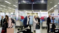 2024年2月9日，一群俄羅斯遊客抵達北韓平壤國際機場，他們可能是疫情爆發以來第一批進入北韓的外國遊客。 (資料照：美聯社)