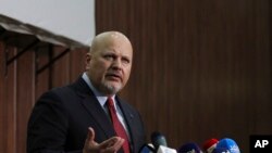 Karim Ahmed Khan, fiscal de la Corte Penal Internacional, habla durante una conferencia de prensa en el Ministerio de Justicia en Jartum, Sudán. Agosto 12, 2021.