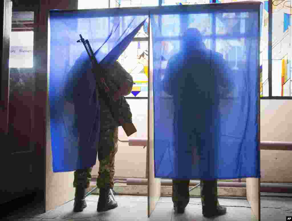 Ayirmachilar hukmron Donetsk va Lugansk oblastlarida saylovlar o'tdi. Rasmiy Kiyev va G'arb jarayonni tan olmayapti. 