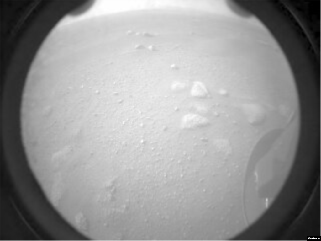 El róver analizará la geología del planeta y el clima pasado, allanará el camino para la exploración humana del Planeta Rojo y será la primera misión en recolectar y almacenar rocas y regolitos (polvos rotos) del Planeta Rojo. [Foto NASA/JPL-Caltech]