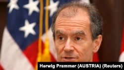 Daniel Fried, bivši zvaničnik State Departmenta (Foto: REUTERS/David Mdzinarishvili)