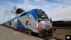 د ایران رسنۍ وايي د هرات – خواف ترمنځ د ریل پټلۍ پر پروژې باندې، چې په ۱۳۹۹ کې پرانیستل شوې وه، کار روان دی او کیدای شي په څو میاشتو کې بشپړ شي. 