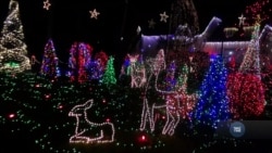 Як у США прикрашають будинки до Різдва. Відео