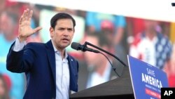 Thượng nghị sĩ Marco Rubio, thành viên đảng Cộng hòa đại diện Florida, phát biểu tại một cuộc vận động tranh cử, ngày 6/11/2022, tại Miami. Cựu Tổng thống Donald Trump đã thu hẹp danh sách ứng viên phó tổng thống của mình xuống còn một số người, trong đó có ông Rubio.