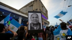 ARCHIVO - La ciudadanía guatemalteca ha usado las redes sociales para convocar protestas frente al Ministerio Público en la capital guatemalteca y exigir a la renuncia de la funcionaria sancionada por EEUU.
