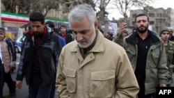 Kasem Sulejmani u šetnji povodom obeležavanja godišnjice Islamske revolucije u Teheranu, 11. februara 2016. (Foto: AFP/STR)