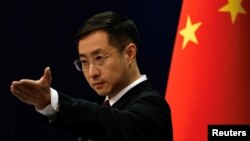 រូបឯកសារ៖ អ្នក​នាំ​ពាក្យ​ក្រសួង​ការ​បរទេស​ចិន លោក Lin Jian ធ្វើ​កាយវិការ​ក្នុង​អំឡុង​ពេល​សន្និសីទ​កាសែត​ក្នុង​ទីក្រុង​ប៉េកាំង ប្រទេស​ចិន កាល​ពី​ថ្ងៃ​ទី២០ ខែ​មីនា ឆ្នាំ​២០២៤។