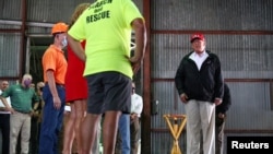 特朗普總統視察路易斯安那州查爾斯湖遭受颶風災害地區。