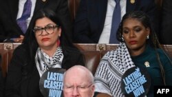 Članice Kongresa Rašida Tlaib i Kori Buš sa palestinskim maramama (Foto: ANDREW CABALLERO-REYNOLDS / AFP)