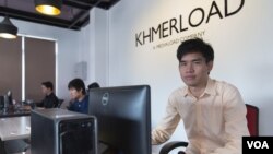 In Vichet, CEO of Khmerload.com website and a Cambodia's leading online shopping business Little Fashion, sits at his office in Phnom Penh, Cambodia on March 24, 2017. (Neou Vannarin/VOA Khmer)