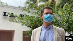 olicía de Nicaragua informa el sábado que arrestó al Gerente General del diario La Prensa, Juan Lorenzo Holmann Chamorro. Será investigado por el supuesto delito de “defraudación aduanera, lavado de dinero, bienes y activos”, en perjuicio del Estado.