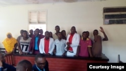 Washukiwa wa ugaidi nchini Kenya wakiwa mahakamani kabla ya kuachiwa huru.