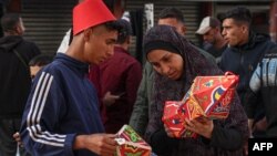 Децата во Газа се повеќе се болни и умираат од недостаток на храна, велат лекарите, а повеќе смртни случаи се неизбежни доколку не се зголеми помошта.