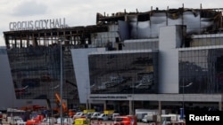 Вид на згорілий концертний майданчик "Крокус Сіті Голл" у Красногорську під Москвою, 26 березня 2024. Відповідальність за смертельний напад взяли на себе джихадисти "Ісламської держави". Фото: Reuters/Evgenia Novozhenina