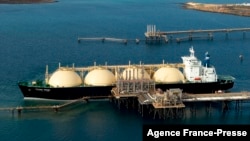 Arhiva - Fotografija tankera za prevoz tečnog naftnog gasa, "plinaša", na terminalu za utovar na severu zapadne Australije.