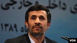 Ahmadinejad cuyo propio gobierno apeló a la violencia para dispersar una manifestación este mes, también calificó de “grotesco” la violencia en Libia.
