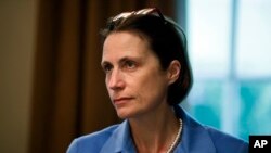 Foto de Archivo de Fiona Hill, exasesora de Asuntos Europeos y Rusos de EE.UU., durante una reunión en la Casa Blanca, el 2 de abril de 2019, en Washington.