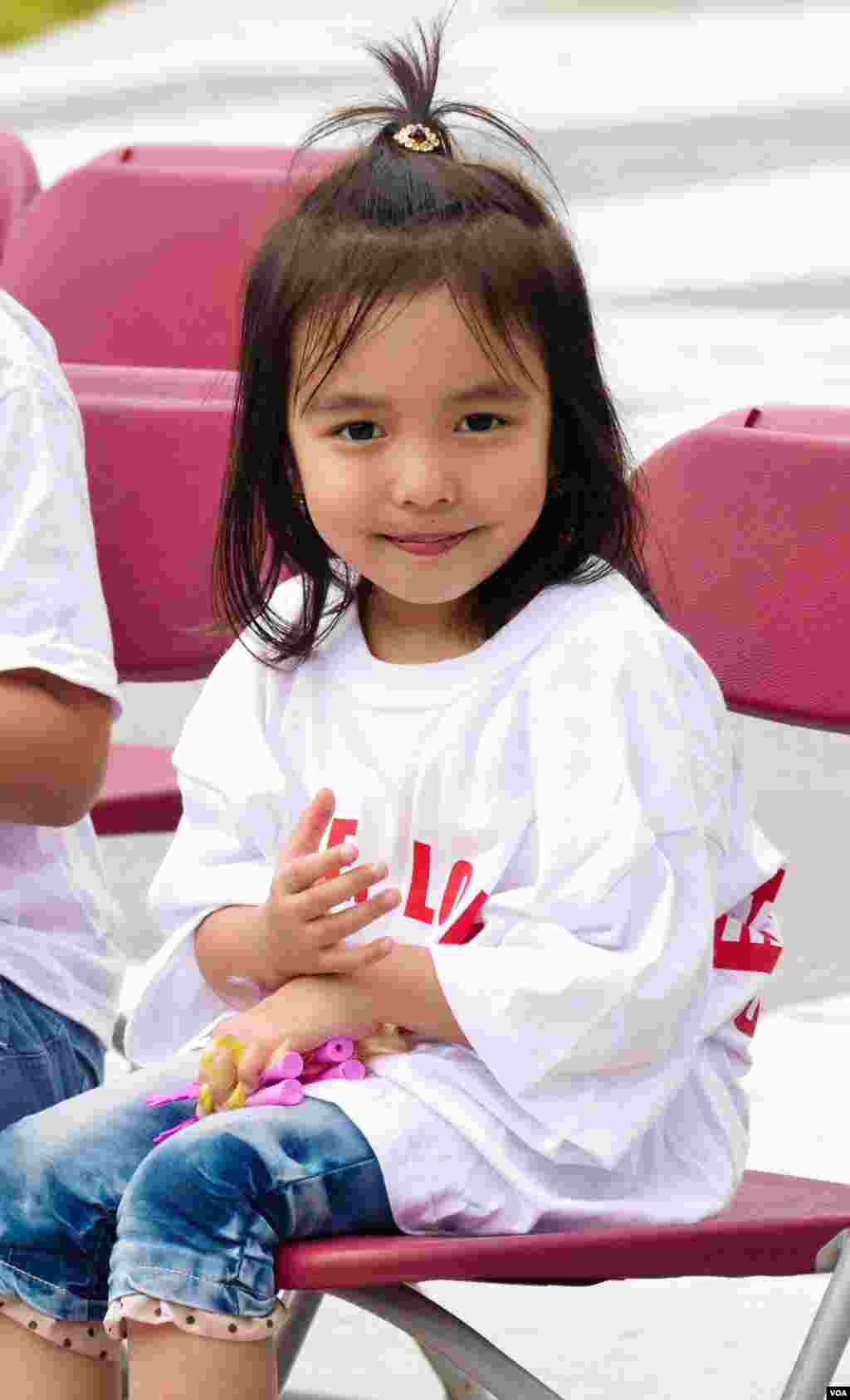 Vashingtonda Uyg'ur madaniy festivali. Tadbirdan so'ng jamoa Xitoy elchixonasi qarshisida norozilik namoyishi o'tkazdi, Vashington, 3-avgust, 2014-yil. Odil Ruzaliev surati