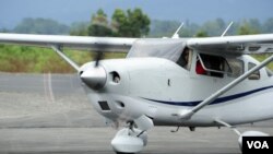 პრეზიდენტი სააკაშვილი Cessna T206H-ის მმართვის დროს
