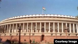 بھارت کی لوک سبھا نے حال ہی میں دہلی حکومت کے اختیارات ختم کرنے کے بل کی منظوری دی تھی۔ 