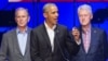 Le 21 octobre 2017, l'ancien président George W. Bush (à g.), son successeur Barack Obama et l'ancien président Bill Clinton lors d'un concert caritatif à College Station, Texas.