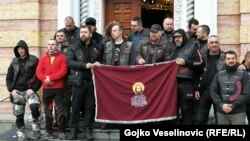 "Noćni vukovi" ispred Sabornog hrama Hrista Spasitelja u Banjaluci