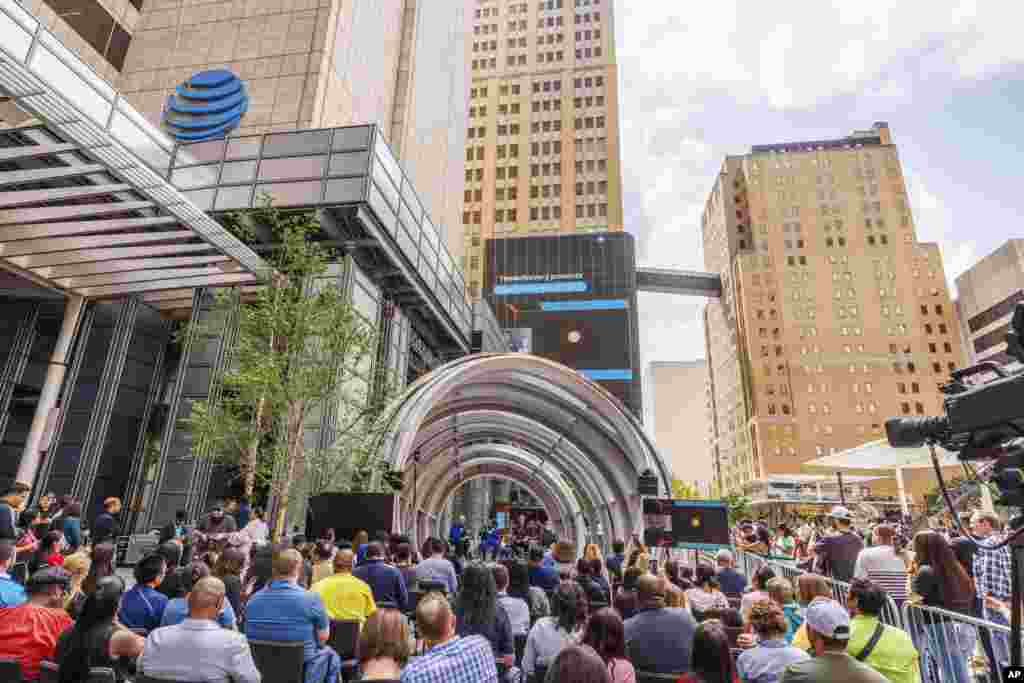 در انتظار خورشیدگرفتگی - دالاس تگزاس، آمریکا&nbsp;