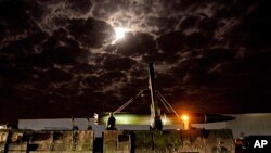 资料照片：官媒新华社公布的照片显示中国军队东部战区火箭军部队在官方所宣布的环台湾岛战备巡警和军事演习期间发射导弹。(2023年4月7日)