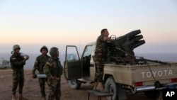 កង​កម្លាំង​សន្តិសុខ​ Kurds ត្រៀម​ប្រយុទ្ធ​ក្នុង​ការ​វាយយក​ភូមិ​ដែល​គ្រប់​គ្រង​ដោយ​ពួក​រដ្ឋ​ឥស្លាម​ នៅក្រុង​ Mosul កាល​ពី​ថ្ងៃ​១៧ ខែ​តុលា។