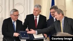 Dragan Čović predaje odgovore na EU Upitnik Jeanu Claude Junckeru