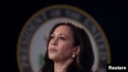 Wakil Presiden AS Kamala Harris saat menghadiri acara infrastruktur di Gedung Putih, Washington, 3 Juni 2024. (Foto: Evelyn Hockstein/Reuters)