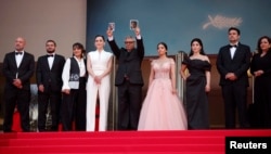 محمد رسول‌اف و تعدادی از عوامل و بازیگران فیلم