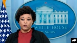 Директор управління та бюджету Шаланда Янг 4 грудня 2023 року надіслала Конгресу лист із закликом схвалити десятки мільярдів доларів військової та економічної допомоги Україні (Фото: AP Photo/Susan Walsh)