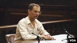 El "Vigilante de metro", Bernhard Goetz, fue absuelto de intento de homicidio, pero condenado a ocho meses de cárcel por posesión de armas.