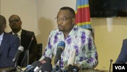 Dkt. Eteni Longondo, Waziri wa afya wa DRC akizungumza na waandishi habari mjini Kinshasa, 10 marchi 2020. (VOA/Lingala)