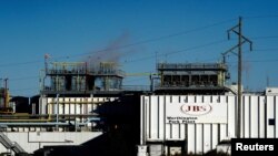 JBS食品公司在美国的一个加工厂（路透社2020年10月28日）