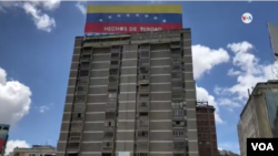 El dirigente vecinal, Carlos Rojas, subraya que los principales afectados de las invasiones son personas de clase media e incluso sectores populares que, ante la crisis que atraviesa Venezuela, decidieron migrar buscando mejores oportunidades.