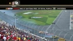 На гонках НАСКАР машина вилетіла на трибуни