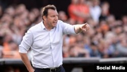 مارک ویلموتس در حالی بعد از کی‌روش سرمربی‌گری تیم ایران را بر عهده گرفت که دو سال بیکار بود. 