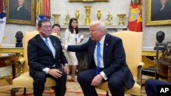 ဂျပန်ဝန်ကြီးချုပ် ရှီဂဲရု အီရှိဘနဲ့ အမေရိကန်သမ္မတ ဒေါ်နယ်ထရမ့်