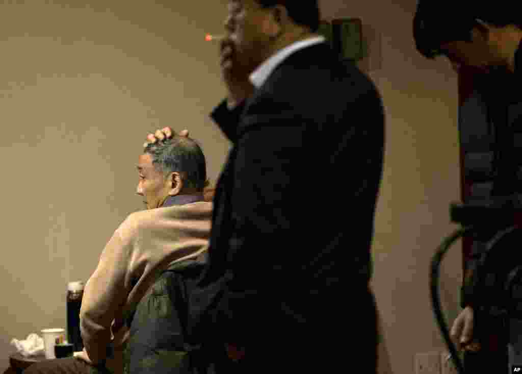Chinese relatives of passengers aboard a missing Malaysia Airlines plane wait for the latest news inside a hotel room, Beijing, China, March 10, 2014.&nbsp;