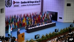 El presidente de Cuba, Miguel Díaz-Canel, se dirige a los líderes que asisten a la cumbre del G77+China en La Habana, Cuba, el viernes 15 de septiembre de 2023.