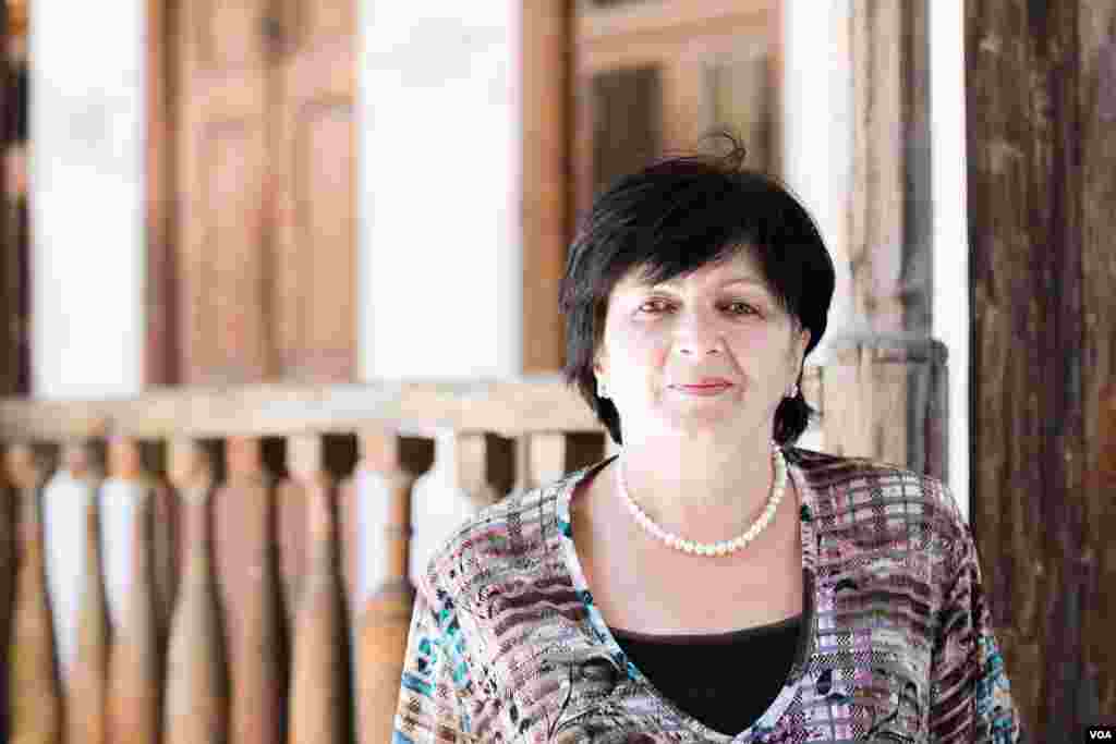 Ketino Akobadze, Stalin muzeyi kuratori, 1978-yildan beri shu ish bilan shug'ullanadi. Oxirgi yillarda sayyohlar keskin oshdi, deydi u.