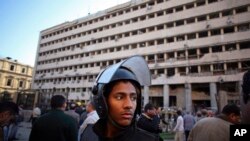 Qohira larzaga keldi