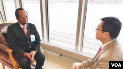 Defense Minister Tea Banh sat down for an exclusive interview with VOA Khmer senior reporter Men Kimseng at the United Nations headquarters in New York, Friday, March 29, 2019. (Photo: VOA Khmer) 