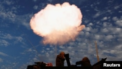 Израел вели дека целите на војната против палестинското движење Хамас, кое раководи со Газа, се непроменети и дека се прават напори да се ослободaт повеќе од 100 заложници