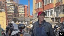 លោក​ Duan Shuangzhu អាយុ​៦៨ឆ្នាំ ជា​អ្នកប្រមូល​សំរាម​នៅ​ក្នុង​ទីក្រុងប៉េកាំង។